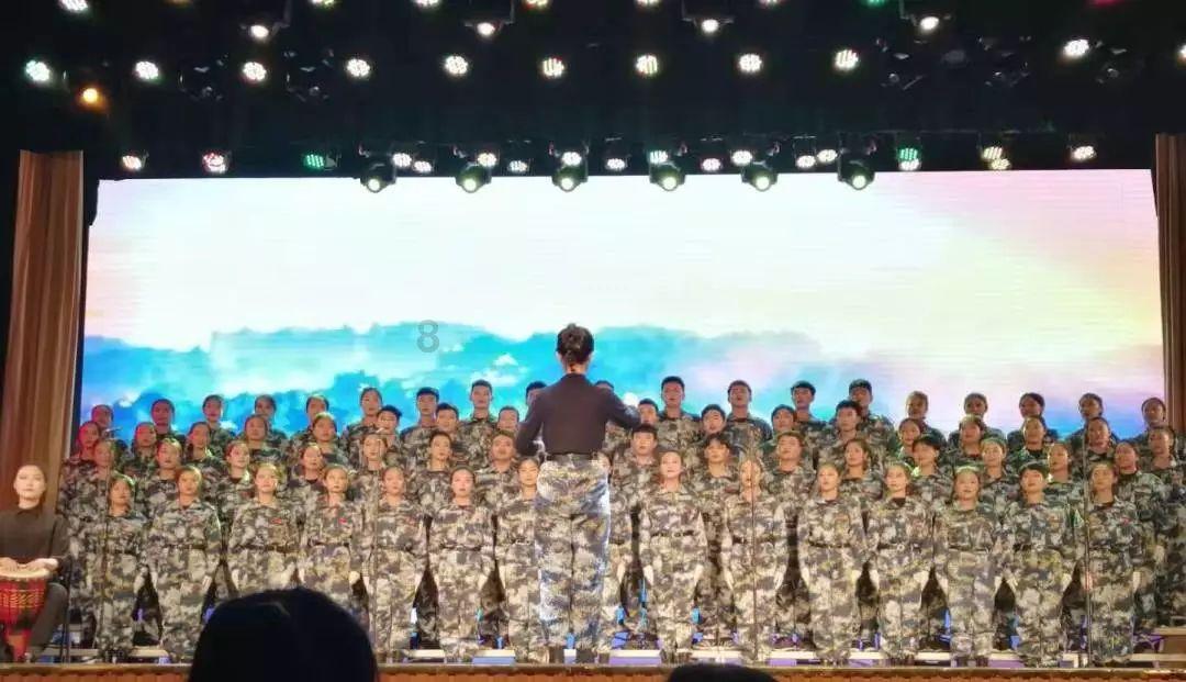 宁夏石嘴山市平罗工业园区总工会组织会员看电影迎新年